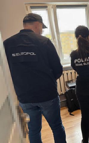 [VIDEO] Rozbita grupa przestępcza zajmująca się nielegalną produkcją i handlem sterydami