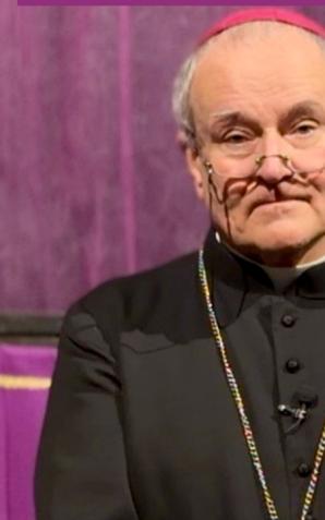 [VIDEO] „Trwajmy przy krzyżu”. Bp Michał Janocha o Wielkim Piątku