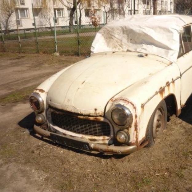 Mniej wraków na ulicach Warszawy. Odholowano blisko 2,5 tysiąca