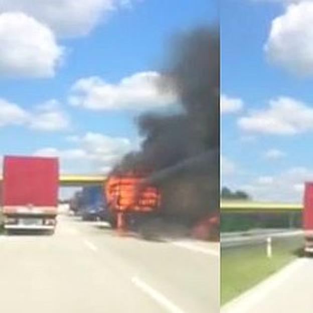 [VIDEO] Ogromny pożar przyczepy na drodze S8 w okolicach Złoczewa