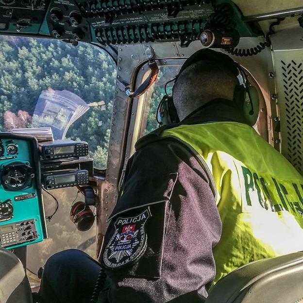 Policyjny śmigłowiec, drony i psy ratownicze zaangażowane w poszukiwania zaginionej 80-latki