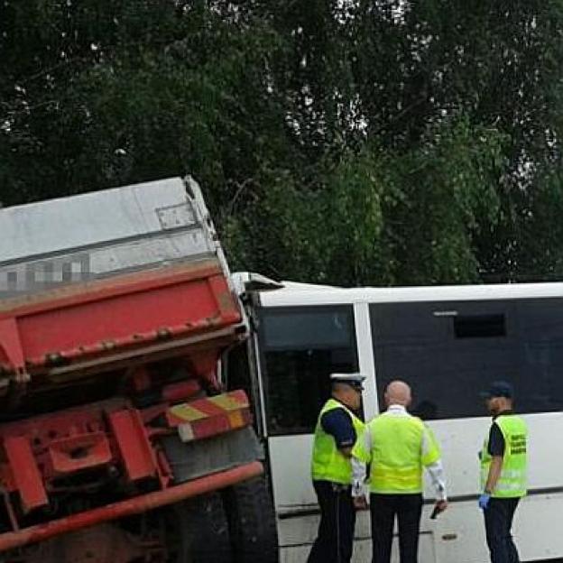 Katastrofa w ruchu lądowym pod Nowym Sączem. Jedna osoba zginęła, wiele rannych