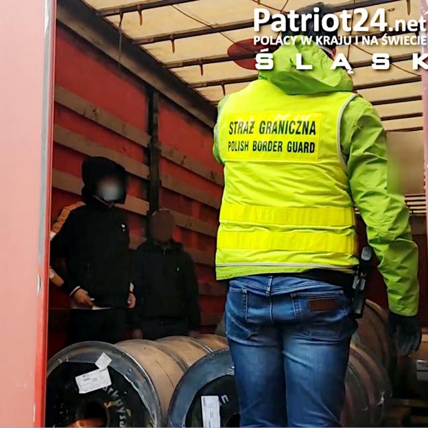 [VIDEO] Cudzoziemcy ukryci w Tureckiej naczepie na słowacko-polskiej granicy. Kierowcy TIRów obywatelami Mołdawii i Bułgarii