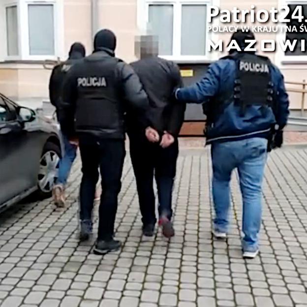 [VIDEO] Policjanci z mazowieckiego „Archiwum X” rozwikłali zagadkę podwójnego zabójstwa sprzed 26 lat. 53-letniemu obywatelowi Ukrainy grozi dożywotnie. 