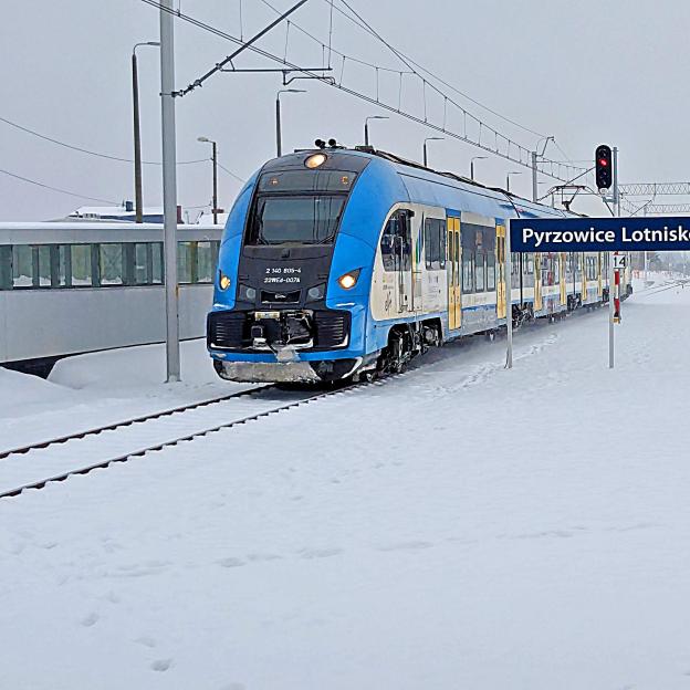 Do lotniska w Pyrzowicach dojeżdżamy pociągiem