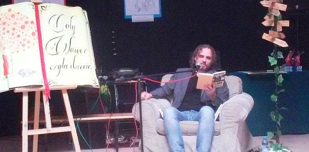 [VIDEO] Cały Wawer czytał dzieciom. Czytelnicza uczta  w szkole przy ulicy Wilgi w Radości