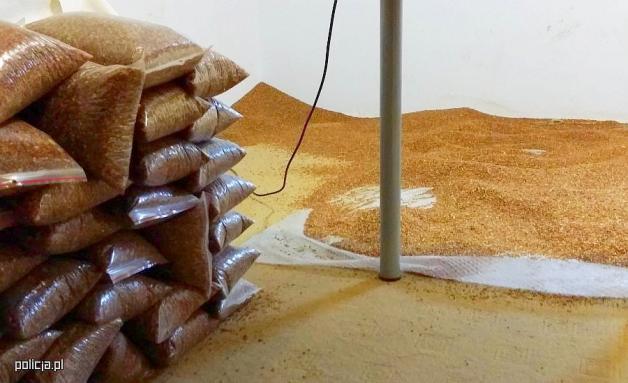 Handlowali bursztynem i biżuterią nie odprowadzając VAT