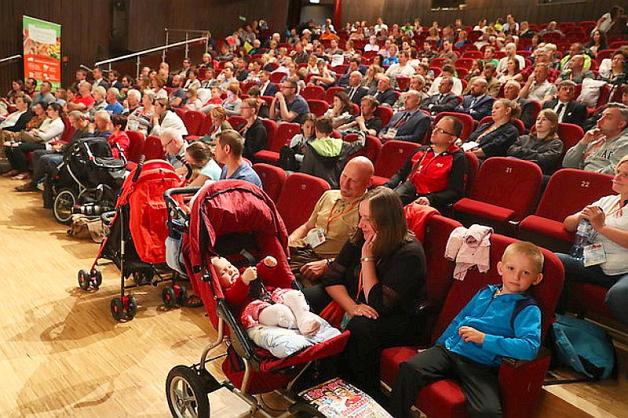 Nysa: Odbył się 3- dniowy, V Zjazd Dużych Rodzin, który zgromadził beneficjentów korzyści wynikających z posiadania więcej niż dwójki dzieci. Na zjeździe obecna była Minister  Elżbieta Rafalska