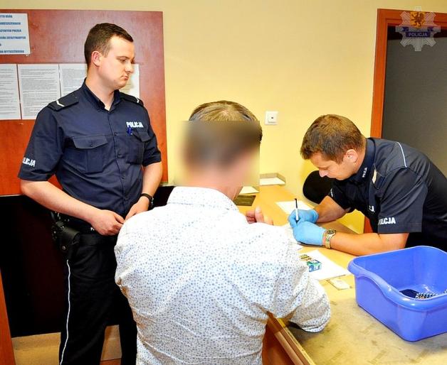 [VIDEO] Kompletnie pijany kierowca autobusu wiózł dzieci do Łodzi