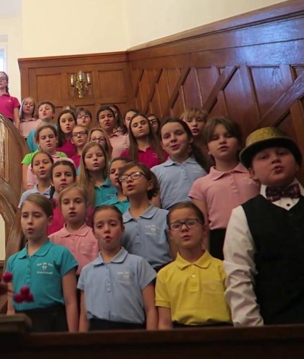 [VIDEO]: Berlin: Chór DON DIRI DON śpiewa dla Niemców i niemieckiej Polonii