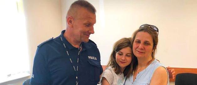 The 13-year-old who escaped from London from her father-millionaire to her beloved mother, under the care of the Polish Police! Both of them appeared yesterday at one of the police stations to comply with Polish and European law