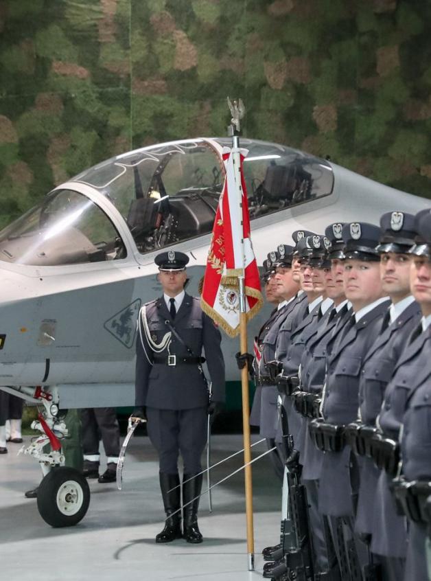 [VIDEO] Para Prezydencka na uroczystości nadania imienia „Bielik” samolotom M-346