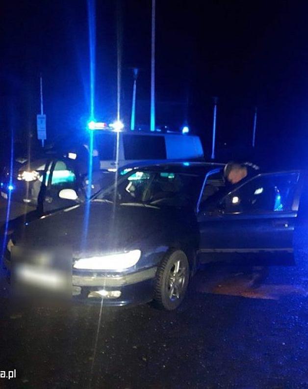Pijany kierowca próbował staranować radiowóz. Policjanci oddali strzały