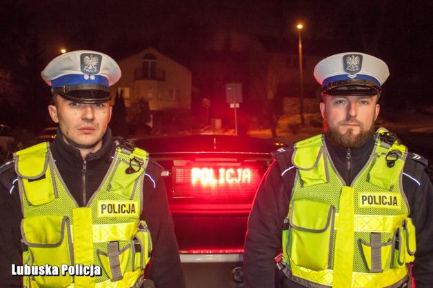 Gorzów Wlkp.: Policjanci z drogówki pilotowali ojca z 4-letnim synem. Życie dziecka było zagrożone