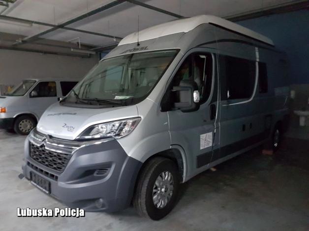 Nowa Sól: Policjanci drogówki odzyskali wartego 200 tys. zł Jumpera