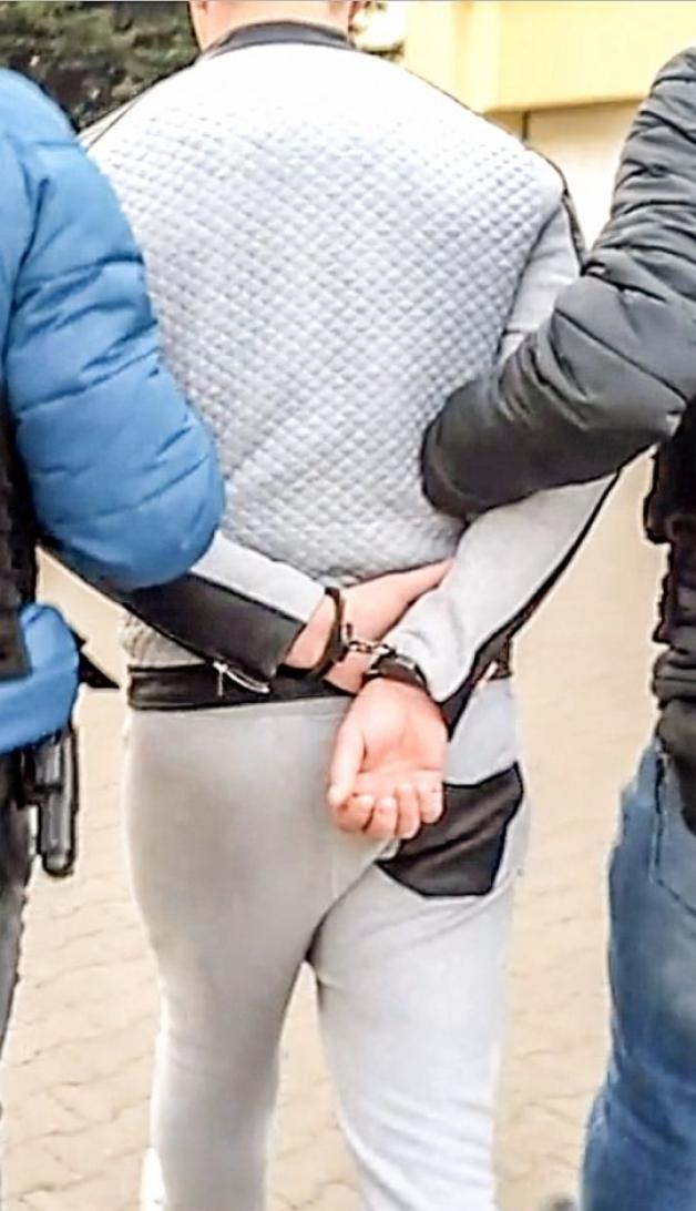 [VIDEO] Broń, bankomaty, plantacja, narkotyki. Skuteczna praca i zarzuty dla trzech osób