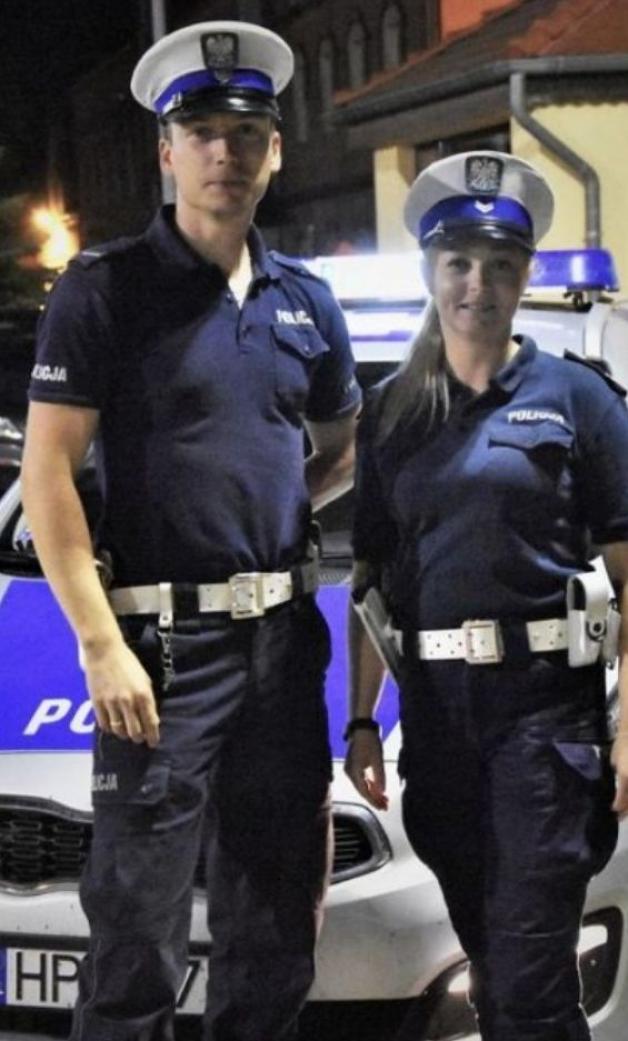 Nieprzytomna kobieta została eskortowana do szpitala przez patrol Policji