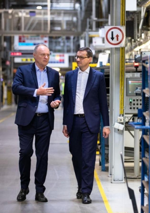 [VIDEO] Premier Mateusz Morawiecki w fabryce Opla w Gliwicach