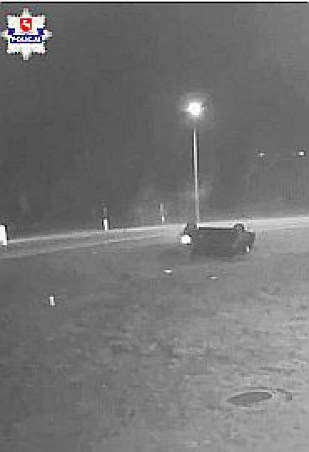 [VIDEO] Pijana 23-latka dachowała przed kamerą monitoringu