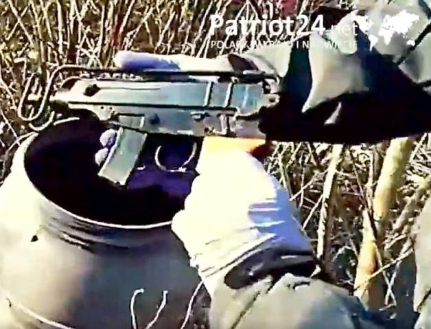 [VIDEO] Karabin maszynowy, narkotyki i nielegalne papierosy. 4 osoby za kratami