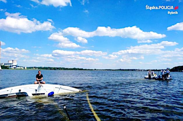 [VIDEO] Policyjni wodniacy pomogli załodze żaglówki