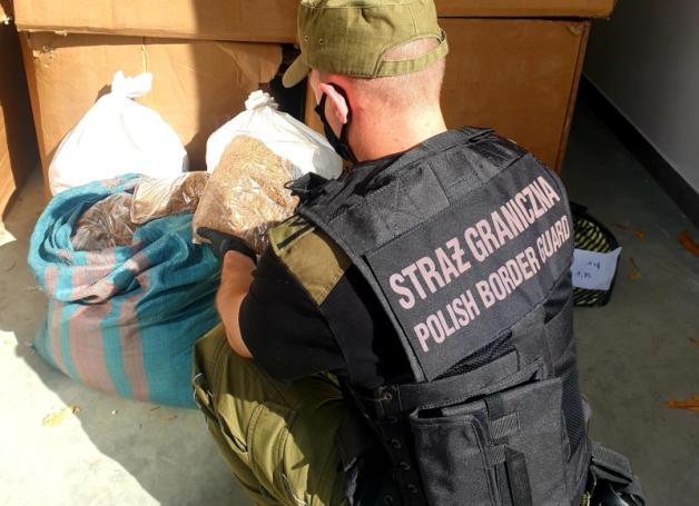 Narkotyki i nielegalny tytoń warte prawie 1,5 mln zł
