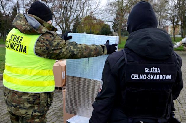[VIDEO] Kontrabanda w ciężarówkach kierowanych przez 30-letniego obywatela Białorusi i 25-letniego polaka