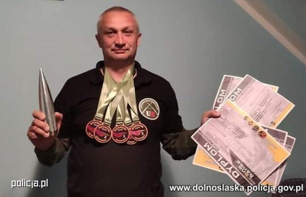 Policjant z Jawora został mistrzem polski w sportowych zawodach strzeleckich 