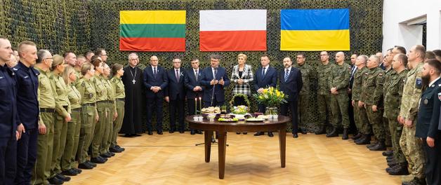 Spotkanie wielkanocne z funkcjonariuszami i żołnierzami Litewsko-Polsko-Ukraińskiej Brygady w Lublinie z udziałem wiceministra Macieja Wąsika