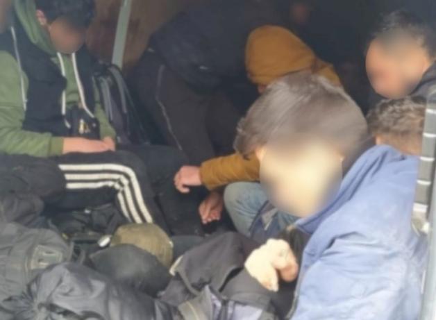 Białorusin z Litwy do Polski z 14-stoma migrantami 