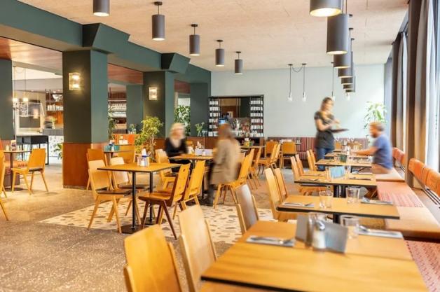 Integracja uchodźców i osób społecznie wykluczonych - wiedeński Magdas Hotel daje przykład, jak to robić