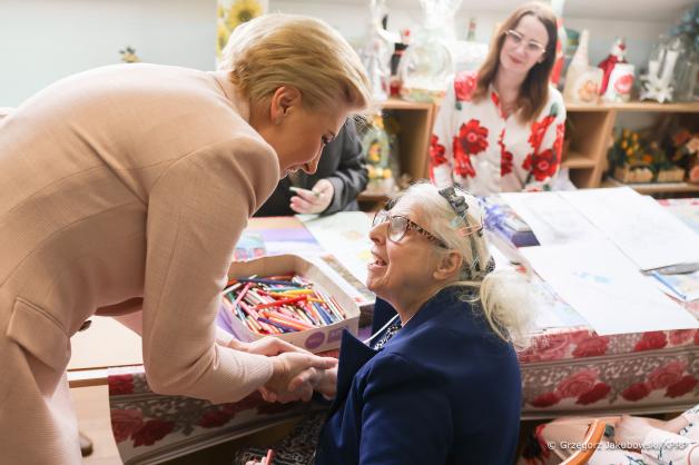 Terapia, rehabilitacja, zajęcia relaksacyjne. Pierwsza Dama wskazuje priorytety opieki nad osobami z zaburzeniami psychicznymi podczas wizyty w Jedlance
