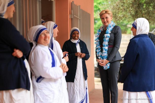 Tirana. Małżonka Prezydenta z wizytą u Sióstr Misjonarek Miłości