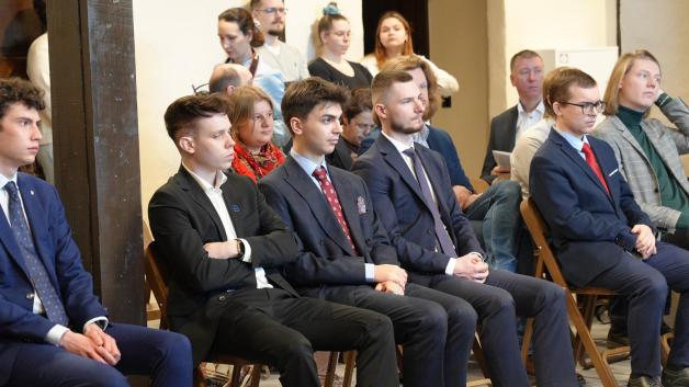 W Katowicach odbyło się kolejne otwarte spotkanie ministra Dariusza Wieczorka ze społecznością akademicką. Jednym z głównych tematów rozmów było zwiększenie pomocy materialnej dla studentów