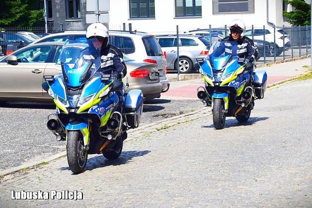 [VIDEO] Policyjna eskorta rocznego chłopca do szpitala. Dziecko, które miało problem z oddychaniem jest już bezpieczne